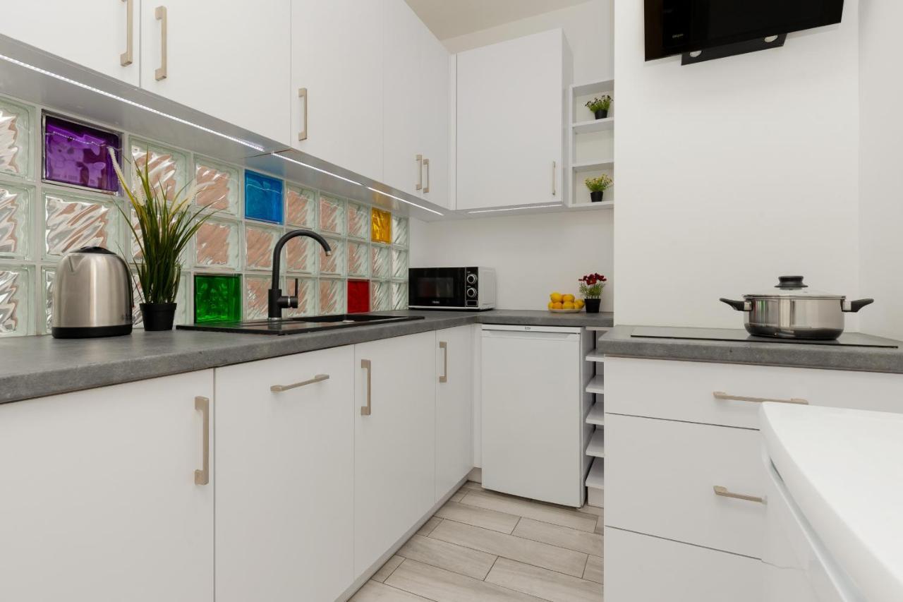 Apartment Rondo Wiatraczna With Parking By Renters