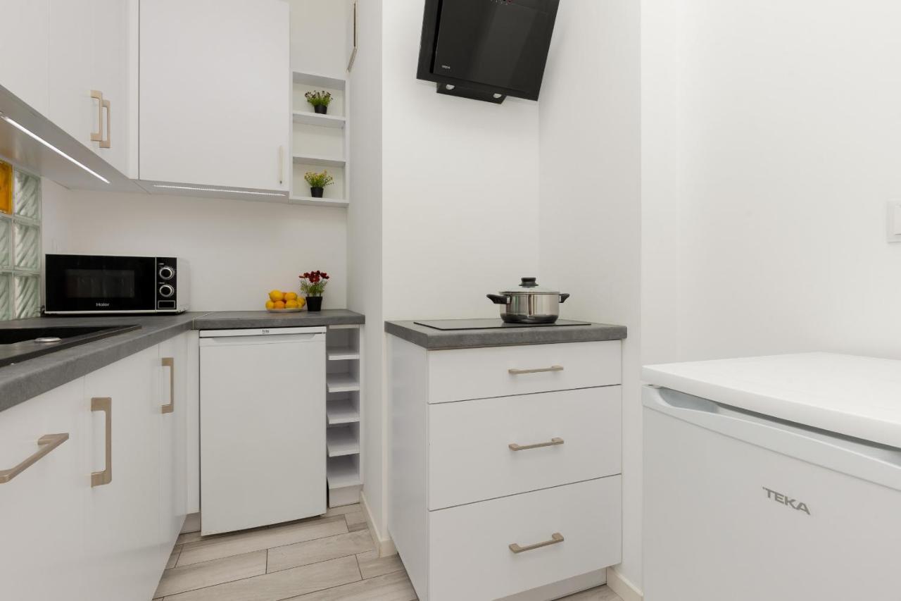 Apartment Rondo Wiatraczna With Parking By Renters